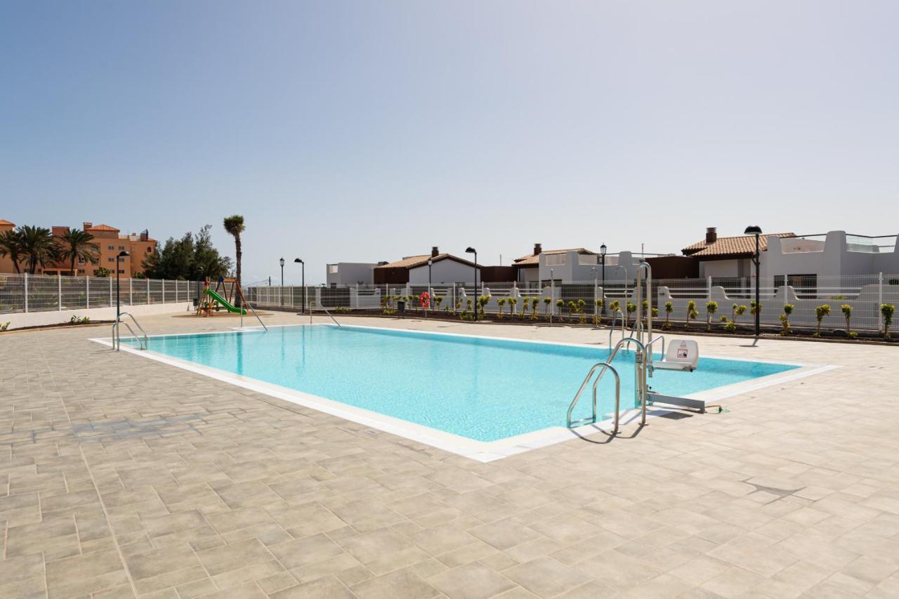 Homeforguest Apartamento En Residencia De Lujo Con Terraza Y Piscina La Guirra エクステリア 写真